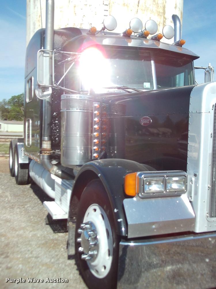 image for item DA6005 2003 Peterbilt 379 semi truck