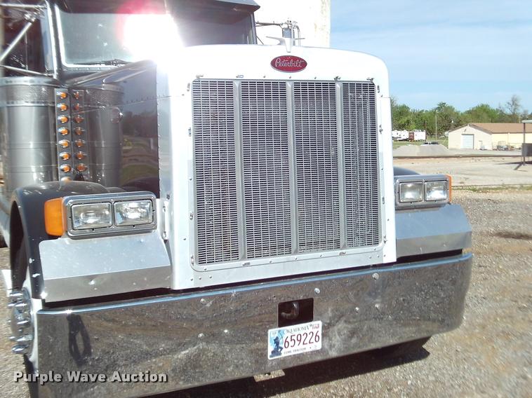 image for item DA6005 2003 Peterbilt 379 semi truck