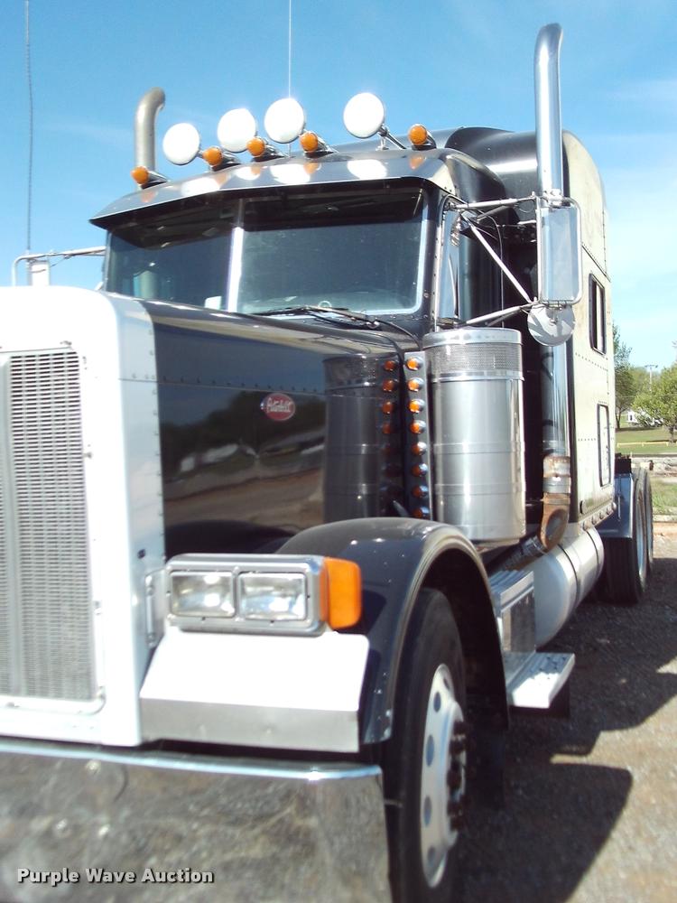 image for item DA6005 2003 Peterbilt 379 semi truck