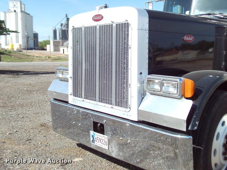 image for item DA6005 2003 Peterbilt 379 semi truck
