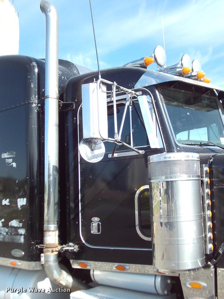 image for item DA6005 2003 Peterbilt 379 semi truck