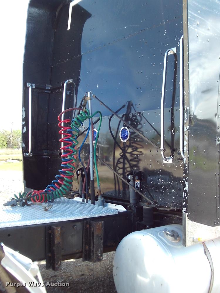 image for item DA6005 2003 Peterbilt 379 semi truck