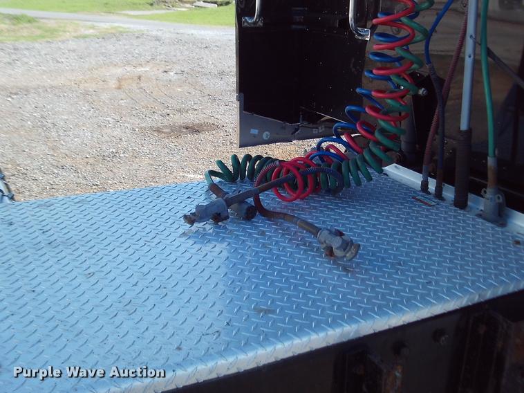 image for item DA6005 2003 Peterbilt 379 semi truck