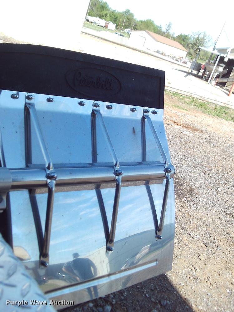 image for item DA6005 2003 Peterbilt 379 semi truck