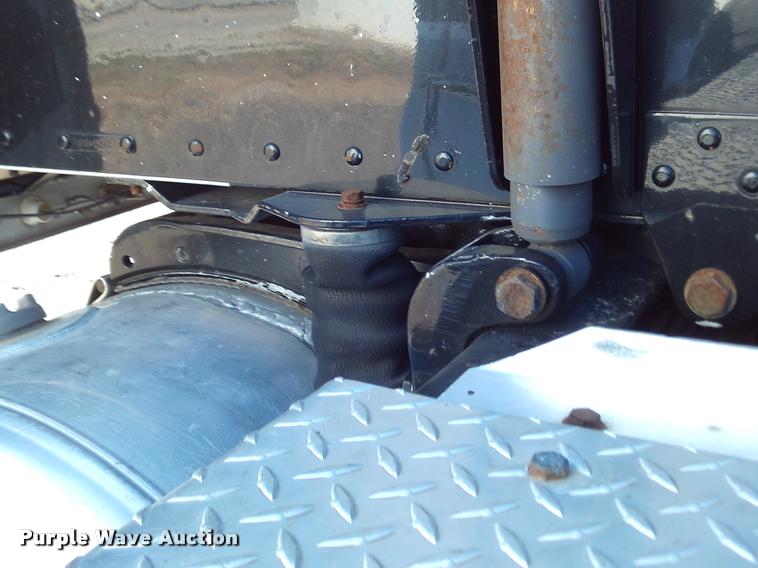 image for item DA6005 2003 Peterbilt 379 semi truck