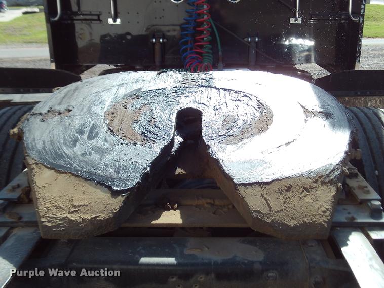 image for item DA6005 2003 Peterbilt 379 semi truck