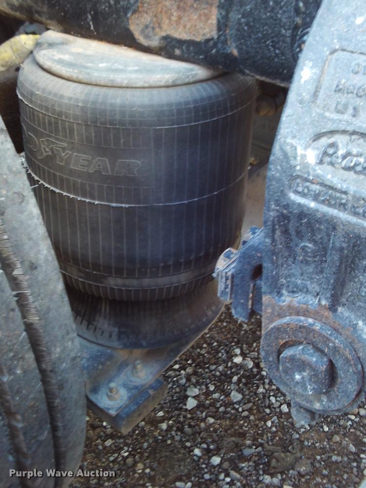 image for item DA6005 2003 Peterbilt 379 semi truck