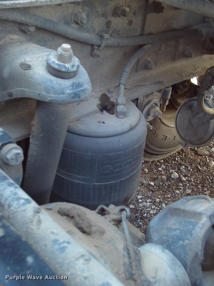 image for item DA6005 2003 Peterbilt 379 semi truck