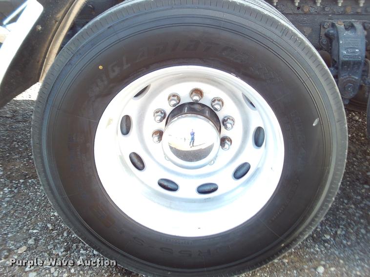 image for item DA6005 2003 Peterbilt 379 semi truck