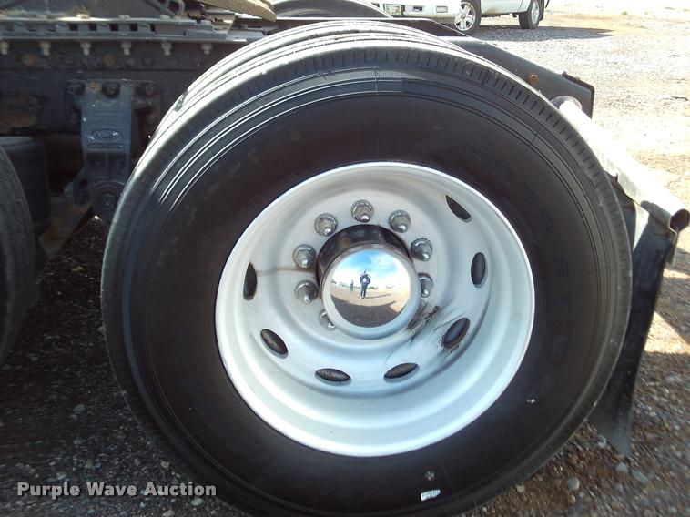 image for item DA6005 2003 Peterbilt 379 semi truck