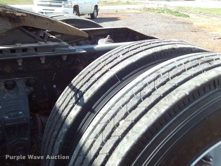 image for item DA6005 2003 Peterbilt 379 semi truck