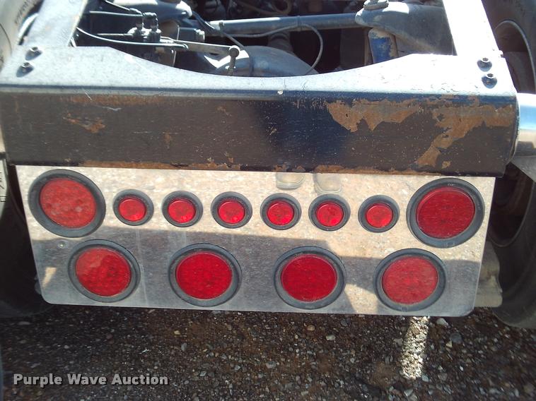 image for item DA6005 2003 Peterbilt 379 semi truck