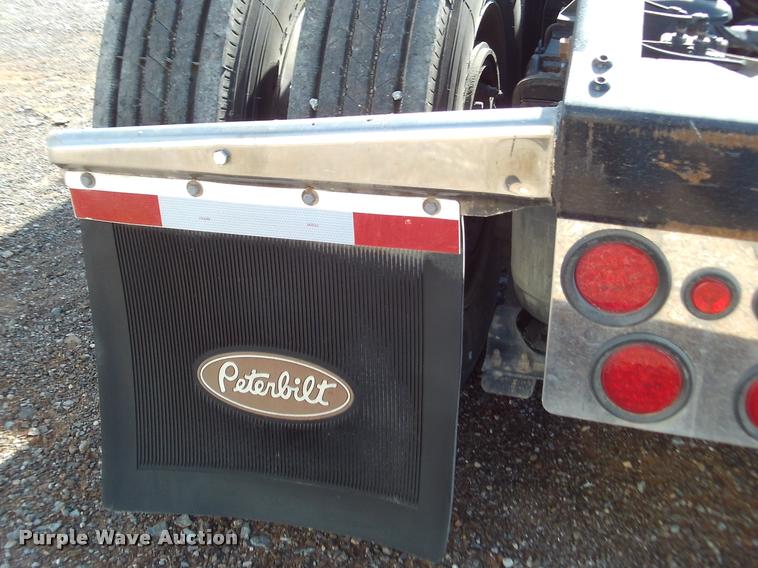 image for item DA6005 2003 Peterbilt 379 semi truck