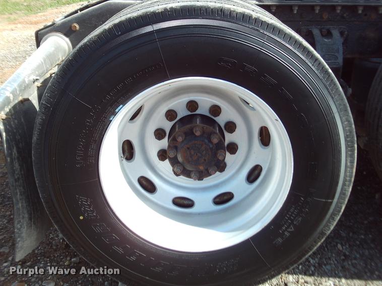 image for item DA6005 2003 Peterbilt 379 semi truck