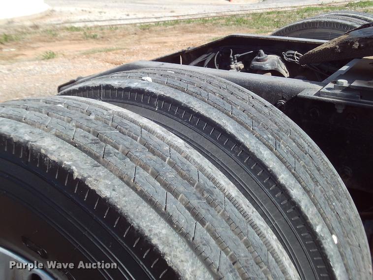 image for item DA6005 2003 Peterbilt 379 semi truck