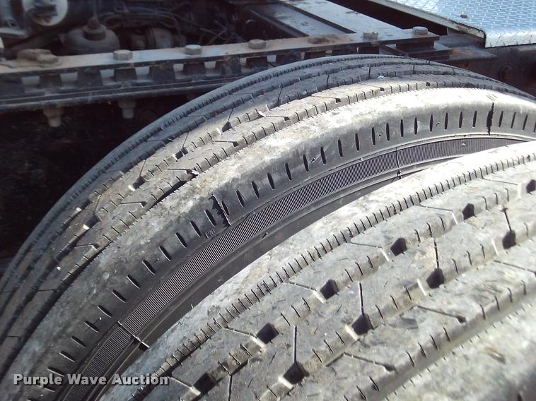 image for item DA6005 2003 Peterbilt 379 semi truck