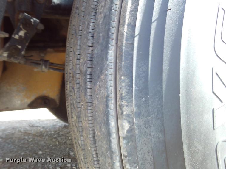 image for item DA6005 2003 Peterbilt 379 semi truck