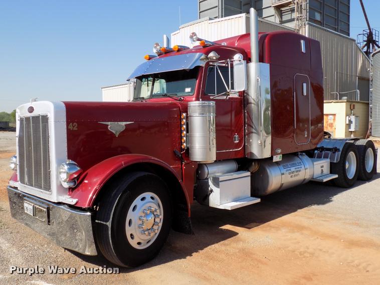 image for item DA6067 2000 Peterbilt 379 semi truck