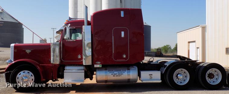 image for item DA6067 2000 Peterbilt 379 semi truck