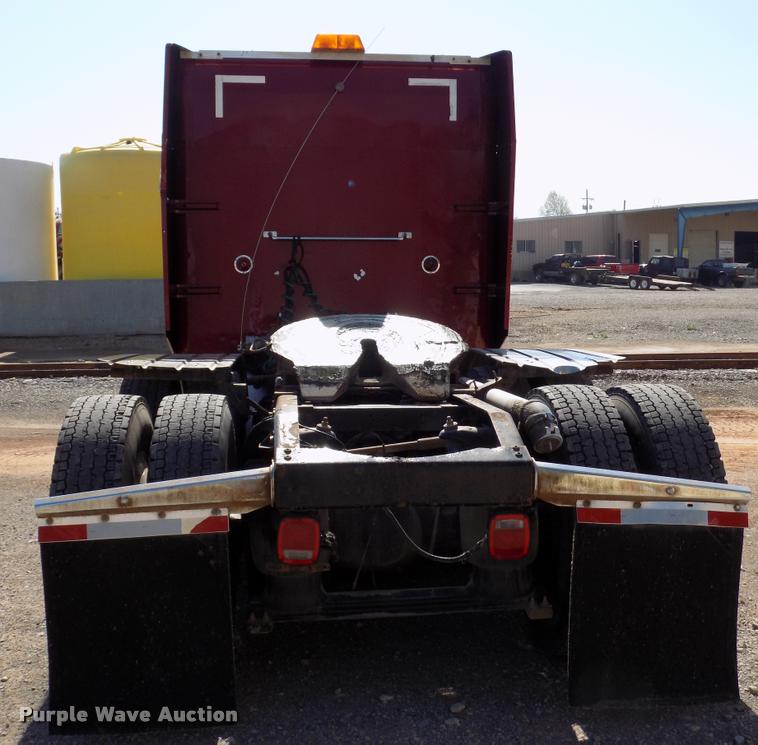 image for item DA6067 2000 Peterbilt 379 semi truck