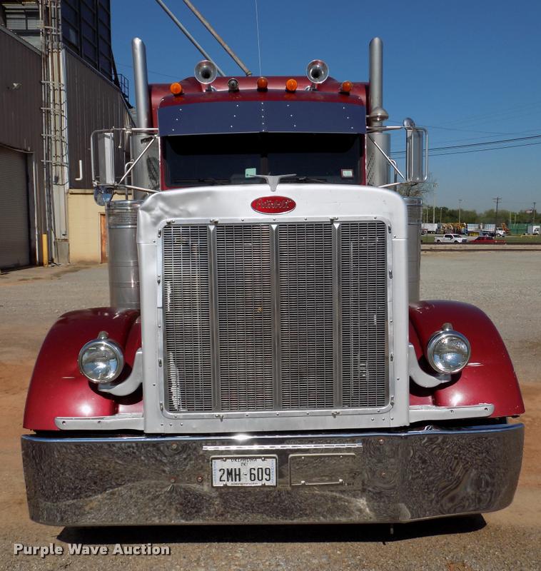 image for item DA6067 2000 Peterbilt 379 semi truck