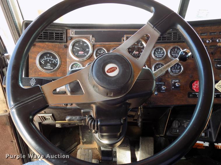 image for item DA6067 2000 Peterbilt 379 semi truck