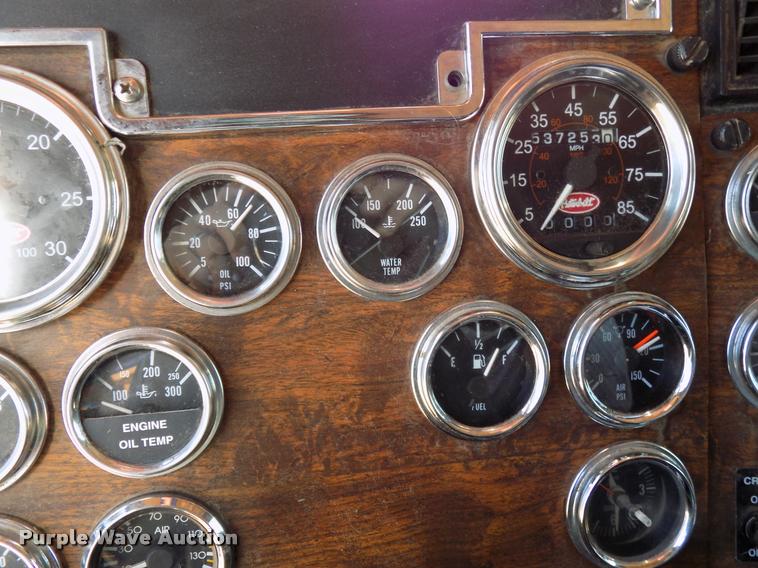 image for item DA6067 2000 Peterbilt 379 semi truck