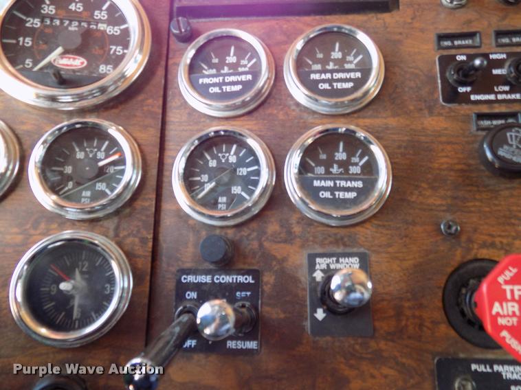 image for item DA6067 2000 Peterbilt 379 semi truck