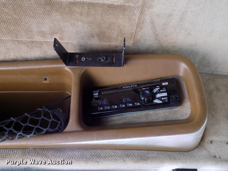 image for item DA6067 2000 Peterbilt 379 semi truck