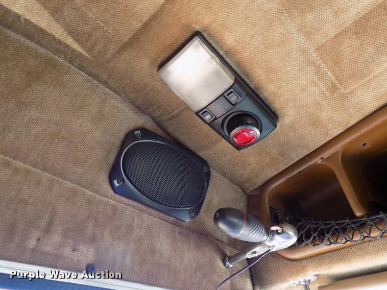 image for item DA6067 2000 Peterbilt 379 semi truck