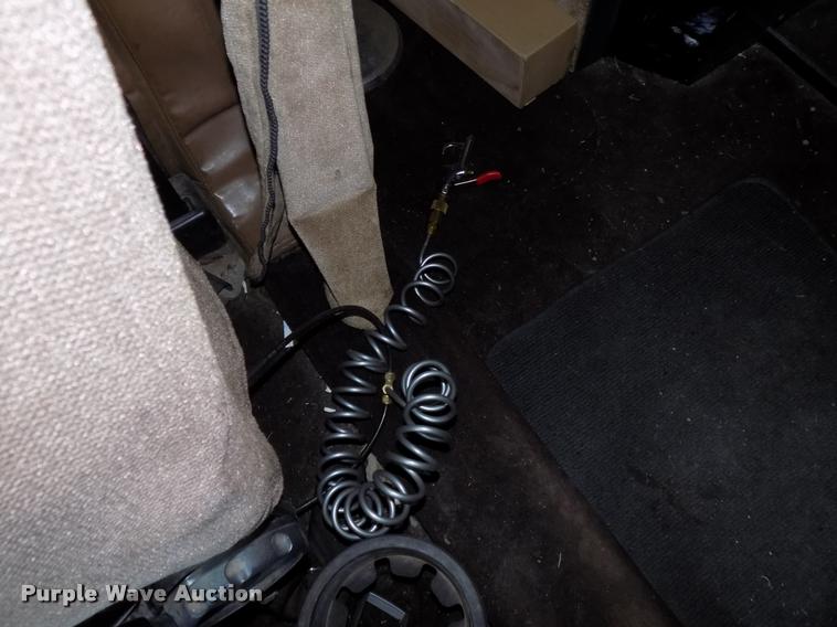 image for item DA6067 2000 Peterbilt 379 semi truck