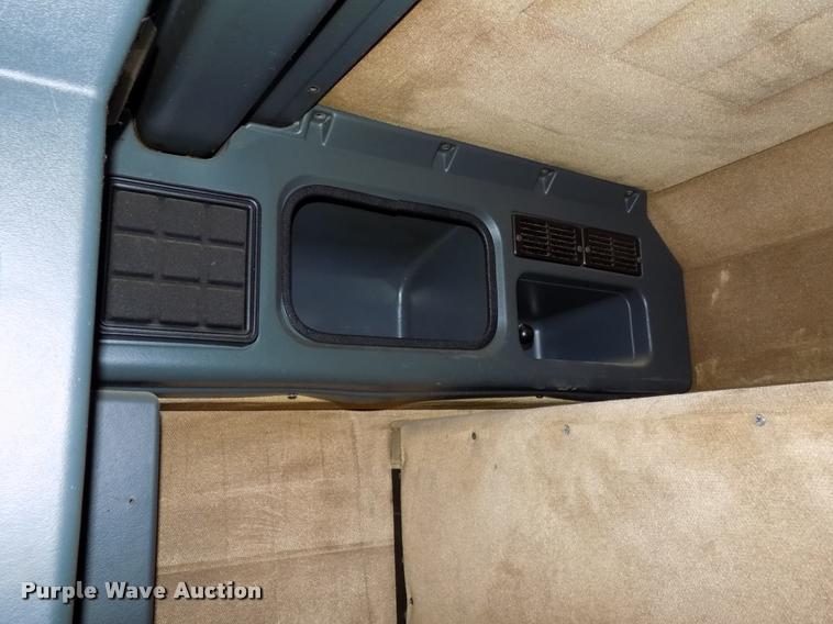 image for item DA6067 2000 Peterbilt 379 semi truck