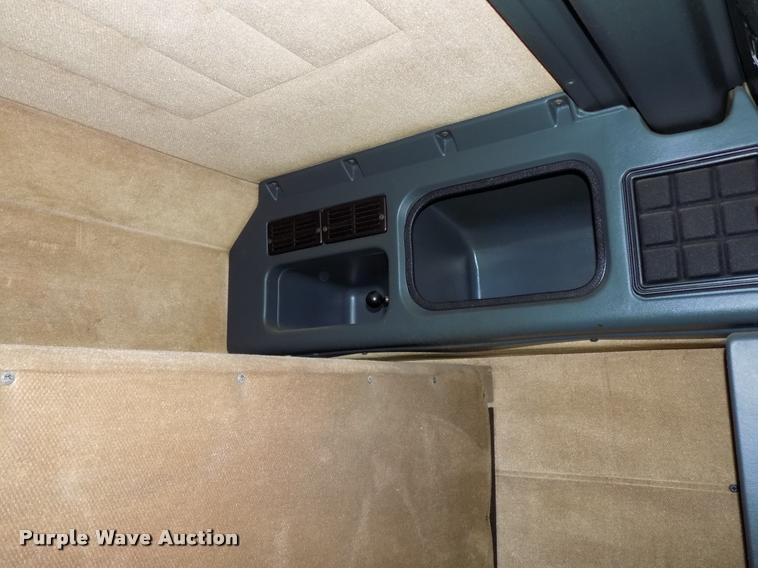 image for item DA6067 2000 Peterbilt 379 semi truck