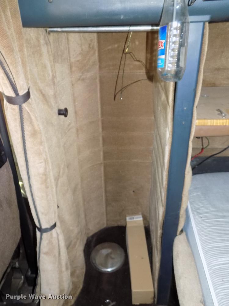 image for item DA6067 2000 Peterbilt 379 semi truck