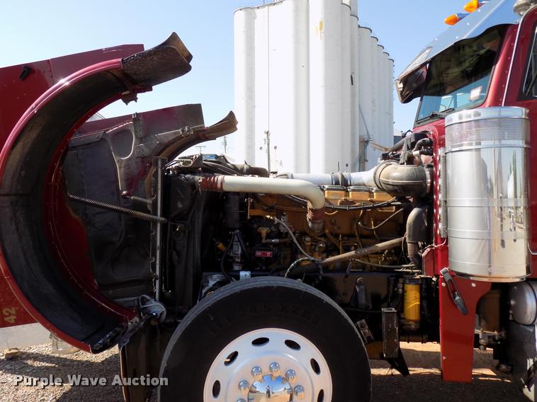 image for item DA6067 2000 Peterbilt 379 semi truck