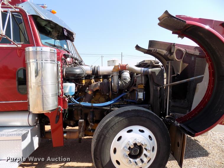 image for item DA6067 2000 Peterbilt 379 semi truck