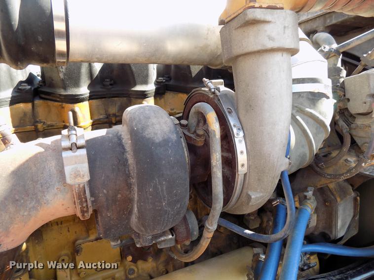 image for item DA6067 2000 Peterbilt 379 semi truck