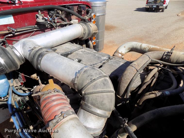 image for item DA6067 2000 Peterbilt 379 semi truck