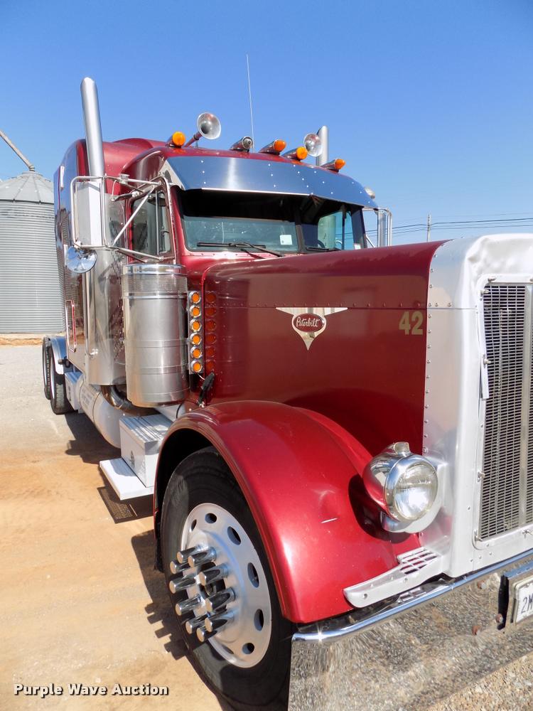 image for item DA6067 2000 Peterbilt 379 semi truck