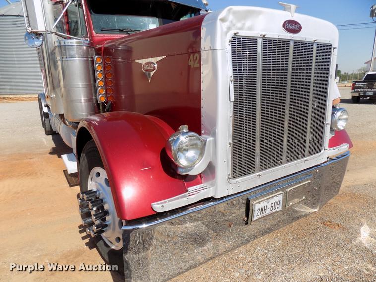 image for item DA6067 2000 Peterbilt 379 semi truck