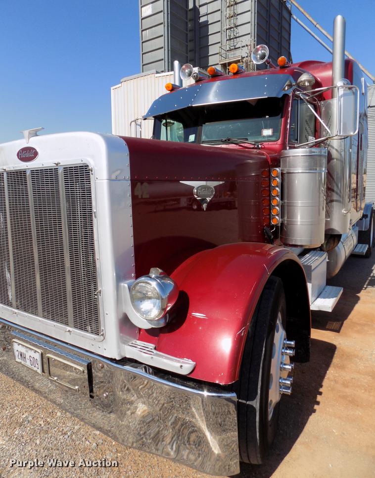 image for item DA6067 2000 Peterbilt 379 semi truck