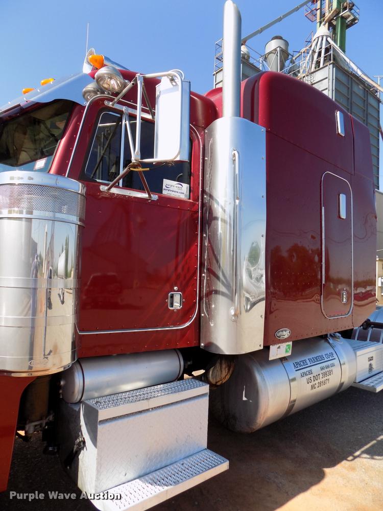 image for item DA6067 2000 Peterbilt 379 semi truck