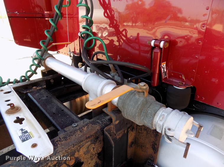 image for item DA6067 2000 Peterbilt 379 semi truck