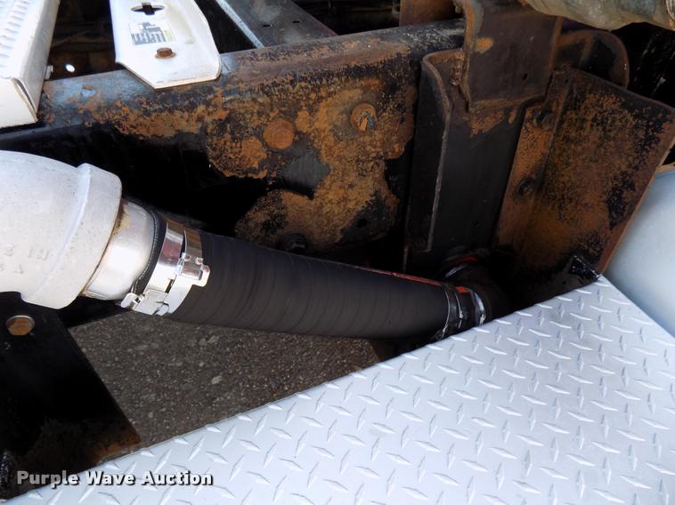 image for item DA6067 2000 Peterbilt 379 semi truck