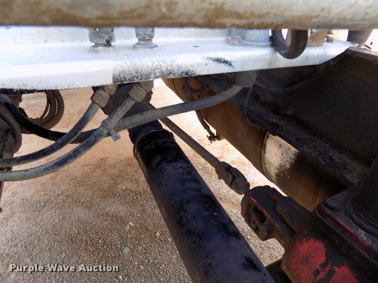 image for item DA6067 2000 Peterbilt 379 semi truck