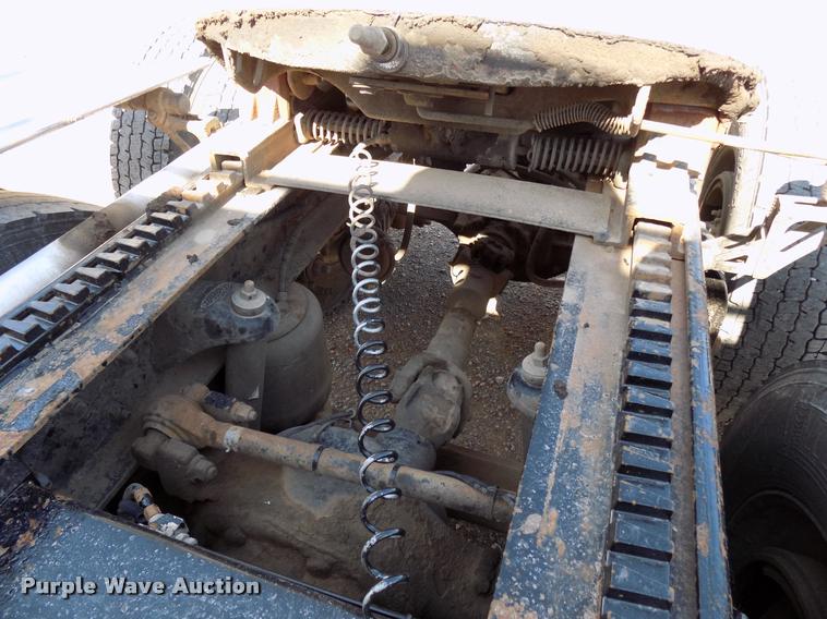 image for item DA6067 2000 Peterbilt 379 semi truck