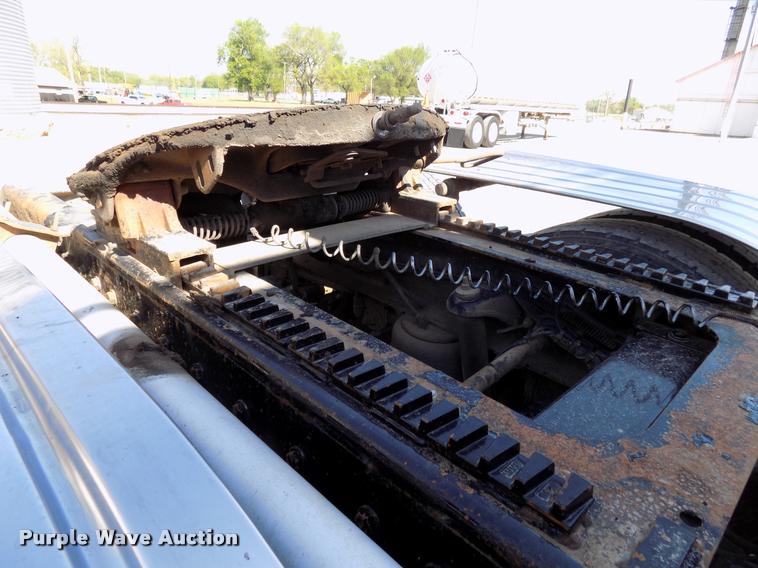 image for item DA6067 2000 Peterbilt 379 semi truck