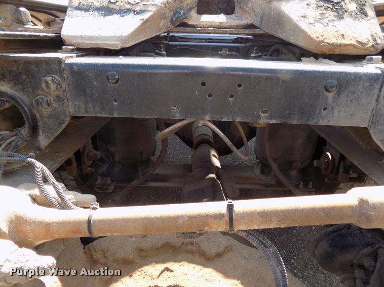 image for item DA6067 2000 Peterbilt 379 semi truck