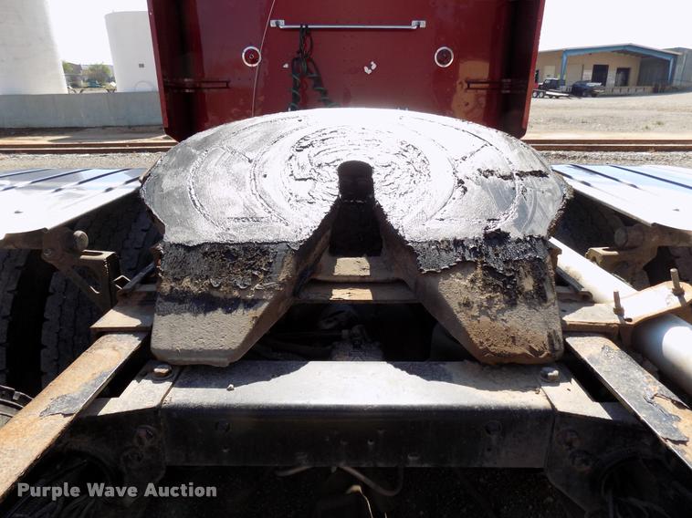 image for item DA6067 2000 Peterbilt 379 semi truck