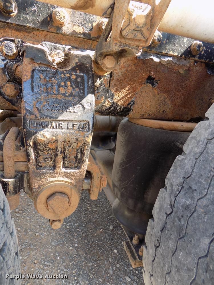 image for item DA6067 2000 Peterbilt 379 semi truck